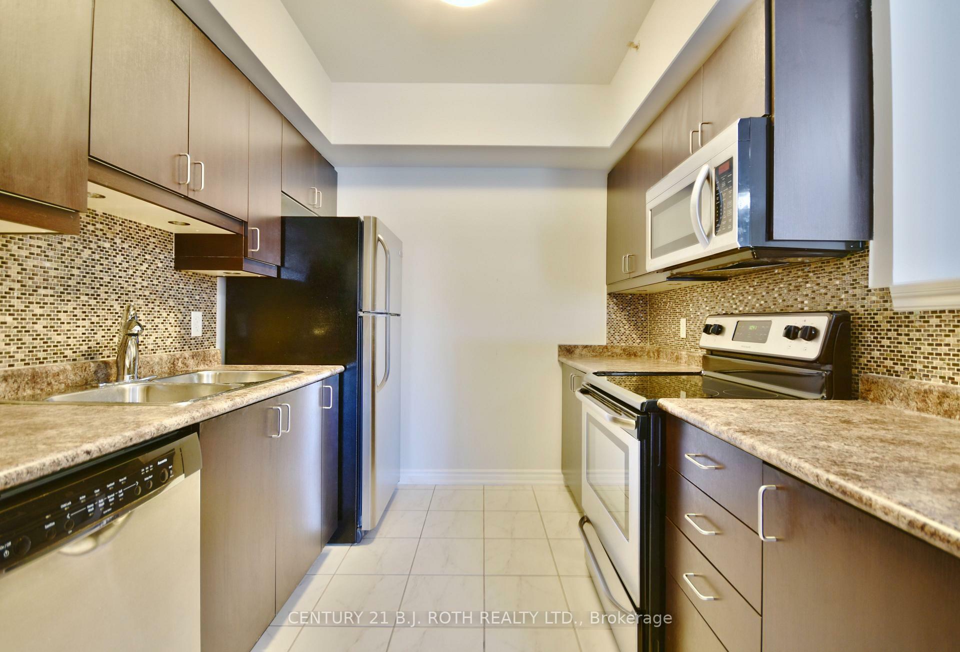Property Photo: 39 Ferndale Drive S 205 ON L4N 5T5
