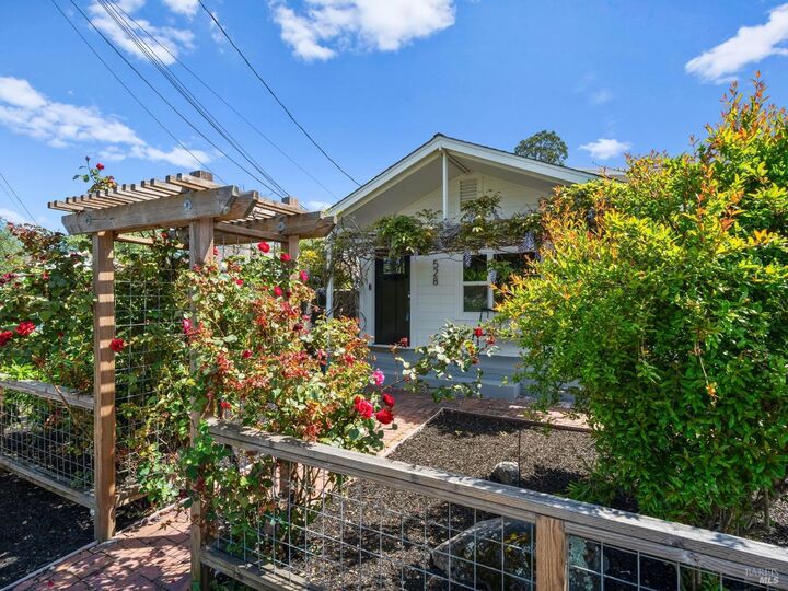 528 Sanns Lane  Healdsburg CA 95448 photo