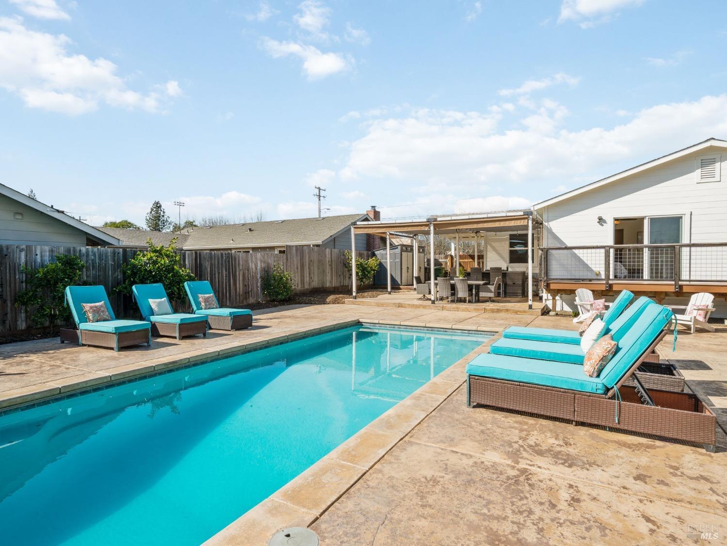 528 Sanns Lane  Healdsburg CA 95448 photo