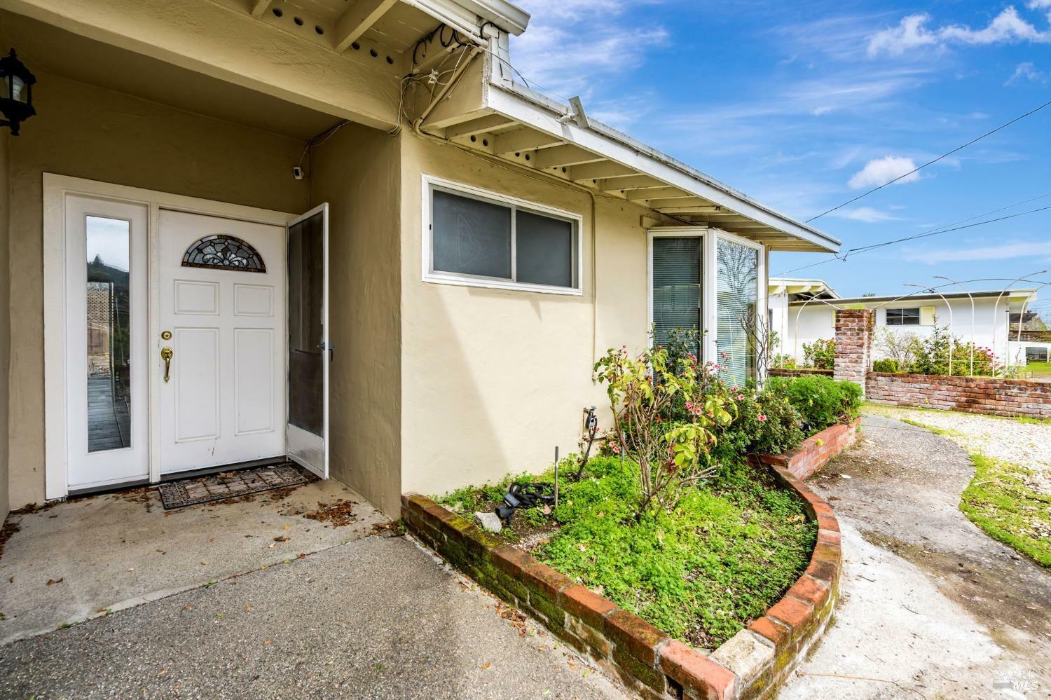 Property Photo: 605 Rosal Way CA 94903