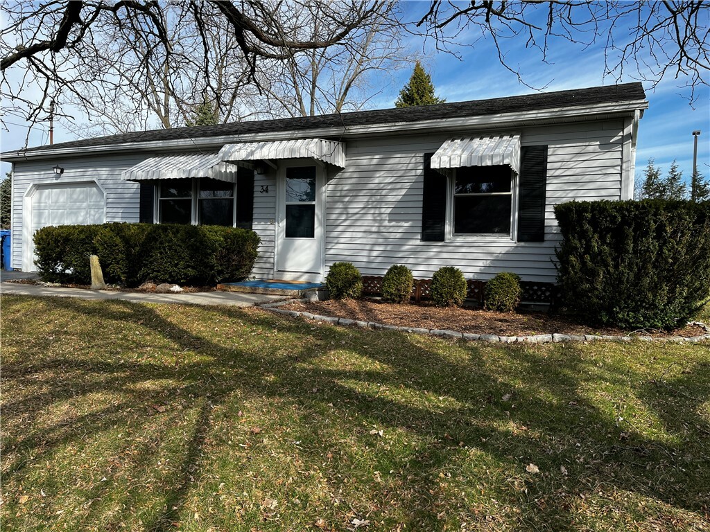 Property Photo: 34 Greenbriar Circle NY 14456