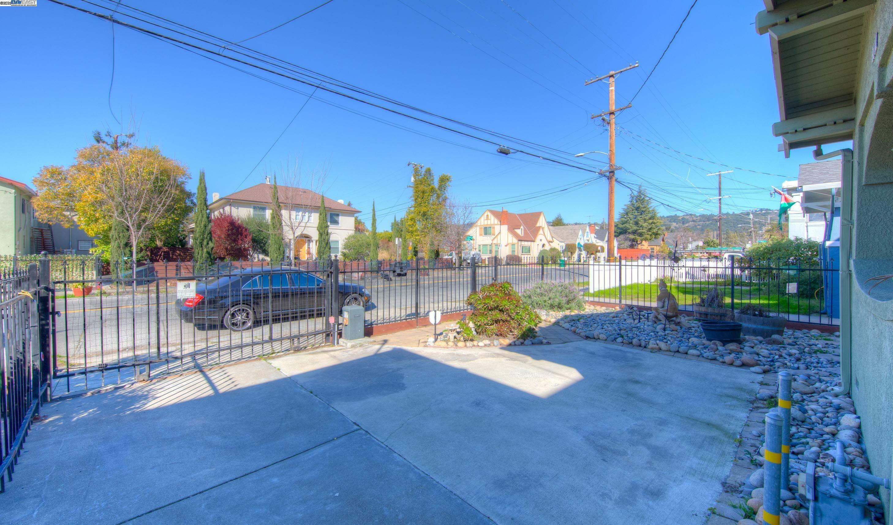 Property Photo: 2718 Seminary Ave CA 94605