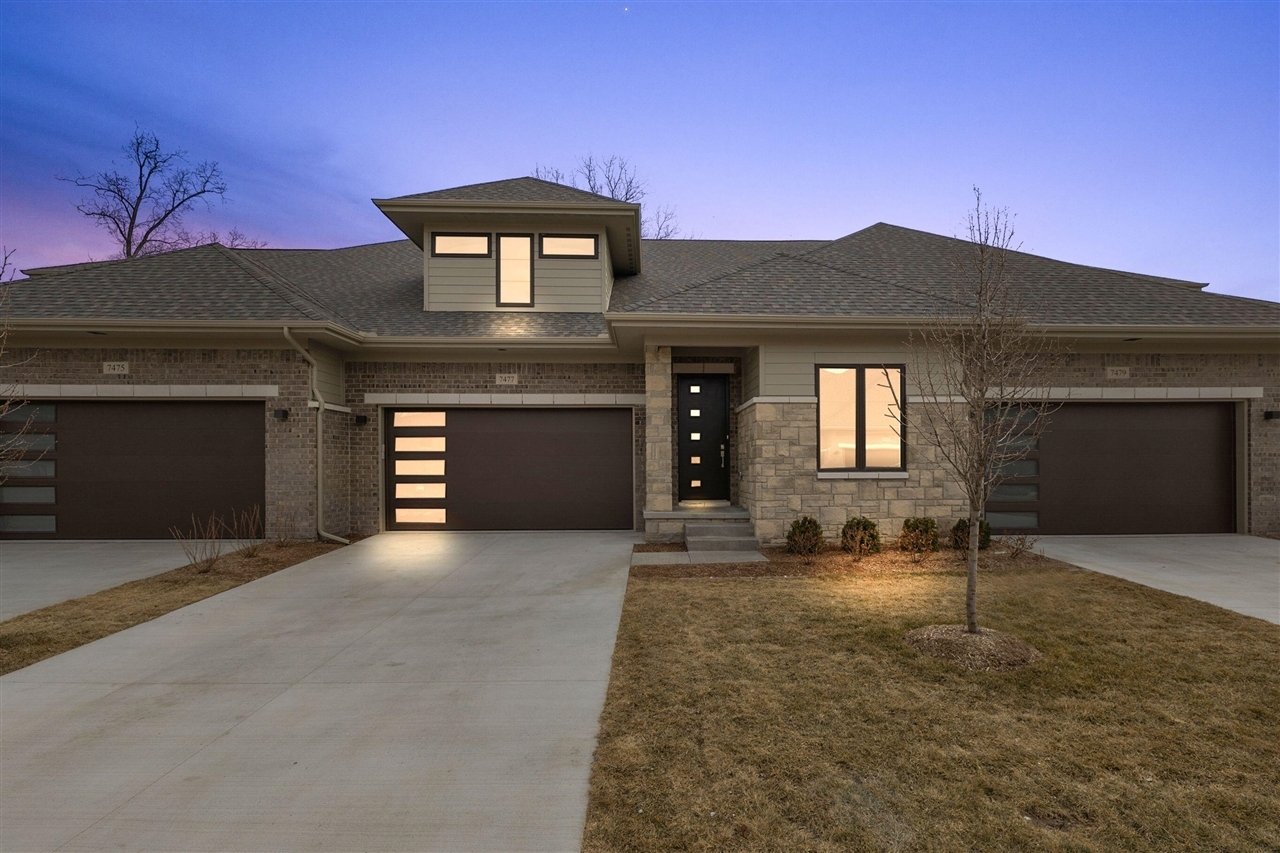 Property Photo: 7477 Gramercy Circle 17 MI 48322