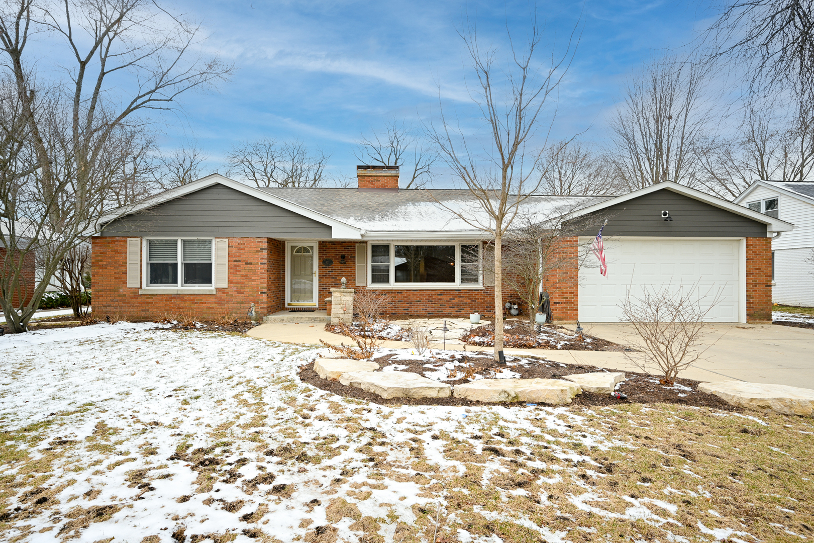 421 N Kingsway Drive  Aurora IL 60506 photo