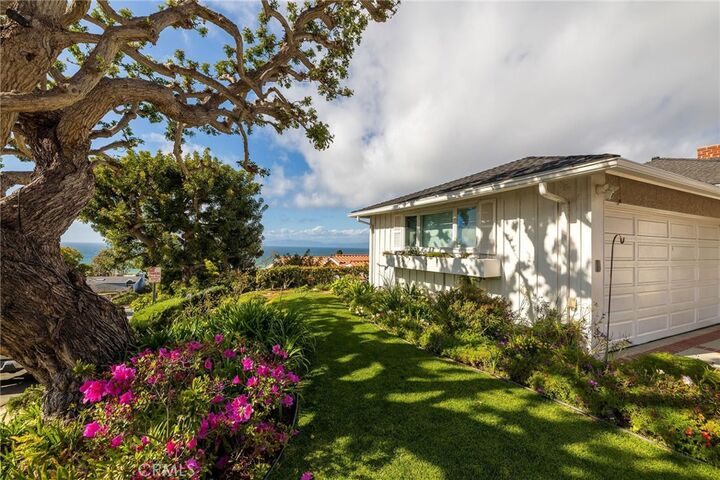 Property Photo: 132 Via Mesa Grande CA 90277
