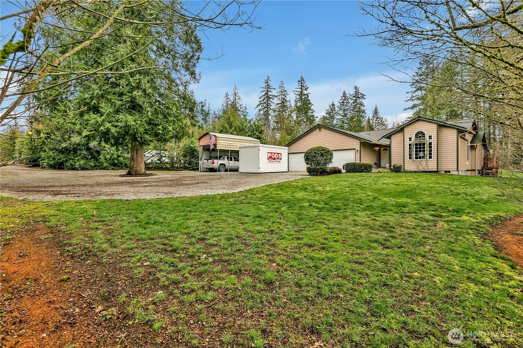 Property Photo: 1304 208th Avenue E WA 98391