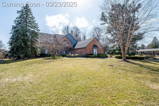 Property Photo: 200 Tanglewood Drive MI 48309