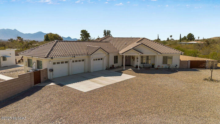 725 Calle De Julio  Green Valley AZ 85614 photo