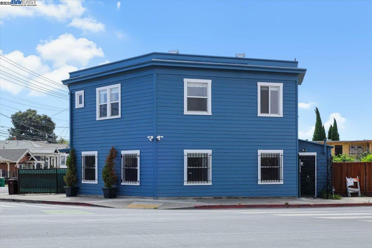 Property Photo: 1621 50th Ave CA 94601