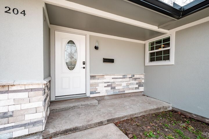 Property Photo: 204 Dyer Avenue TX 77520