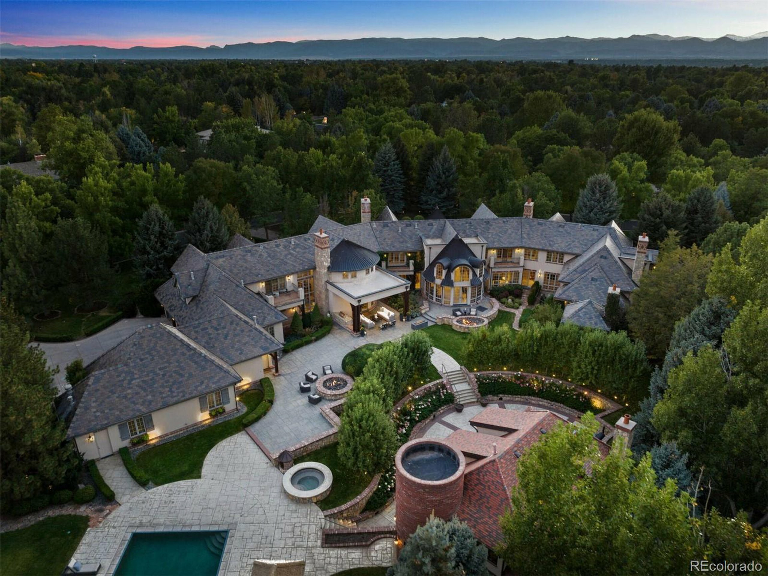 Property Photo: 5 Mockingbird Ln CO 80113