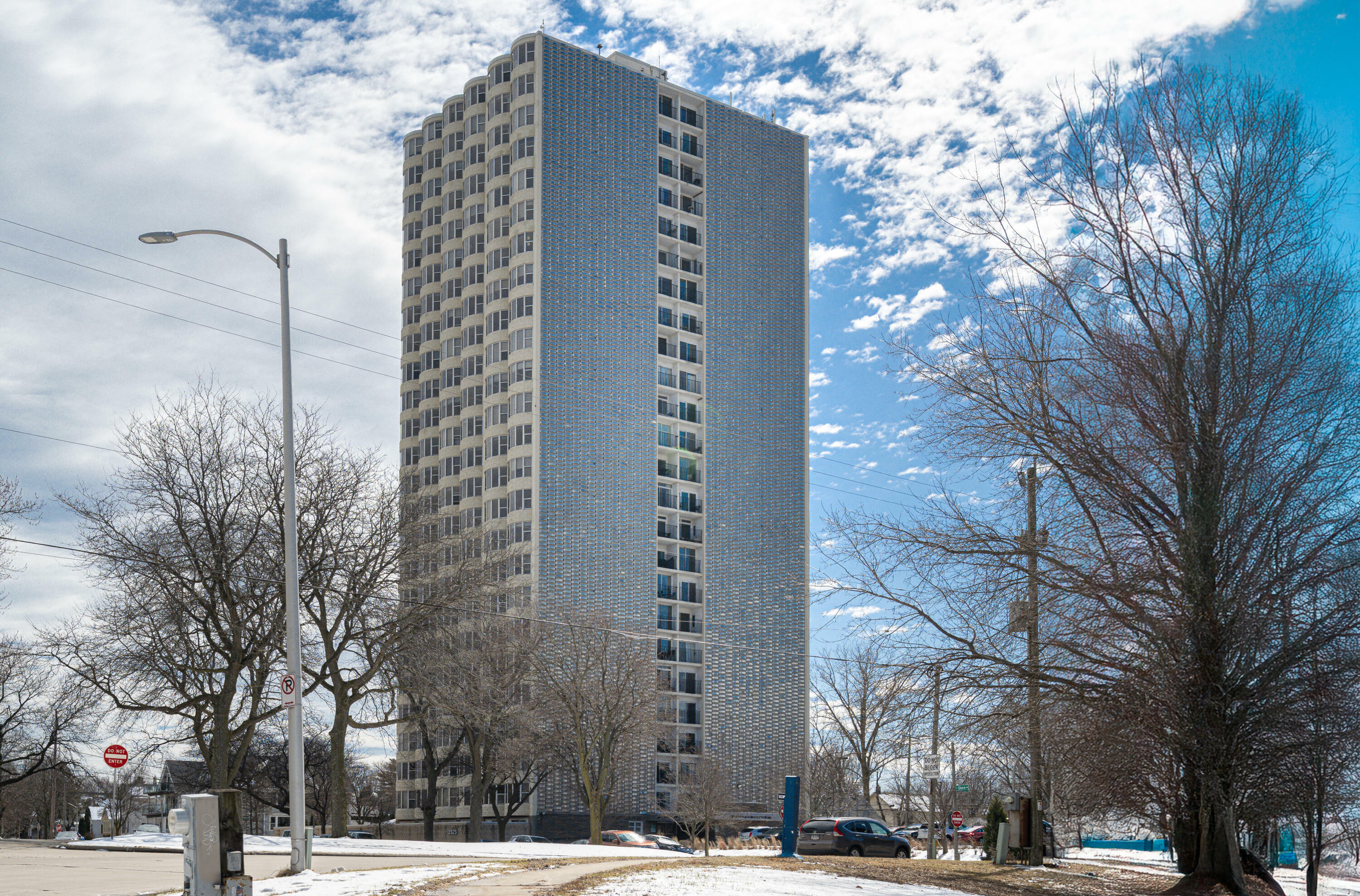 2525 S Shore Dr 25C  Milwaukee WI 53207 photo