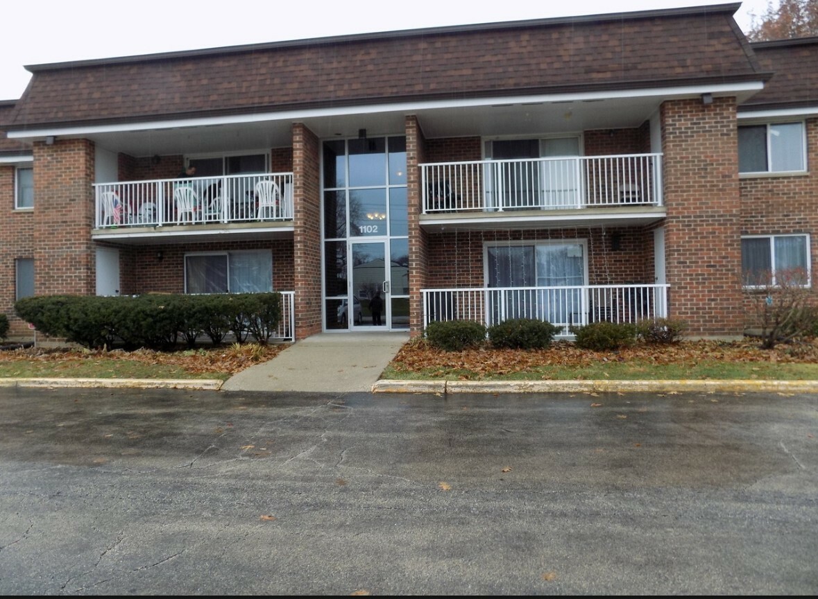Property Photo: 1102 S Springinsguth Road 2A IL 60193