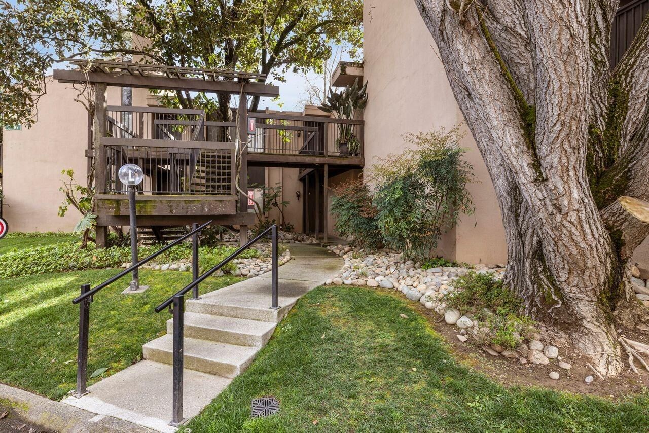 Property Photo: 2236 Woodside Lane 16 CA 95825