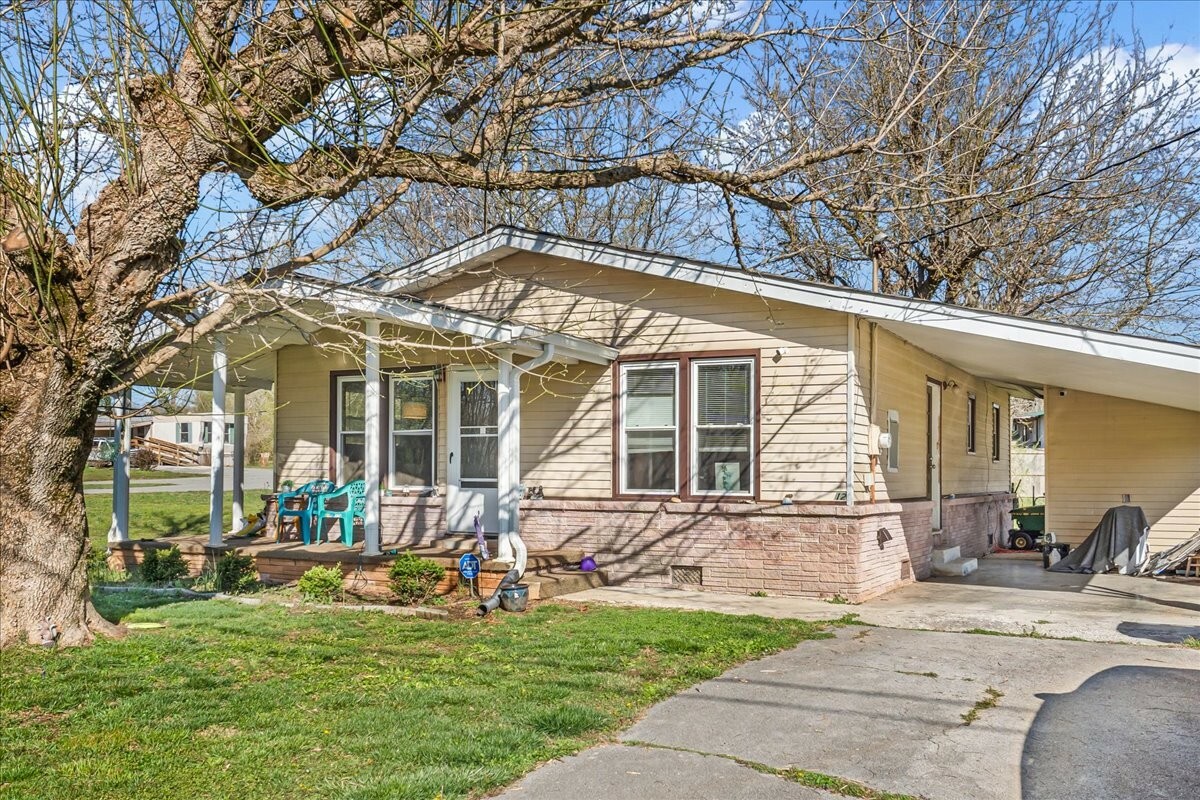Property Photo: 112 Shasteen St TN 37330