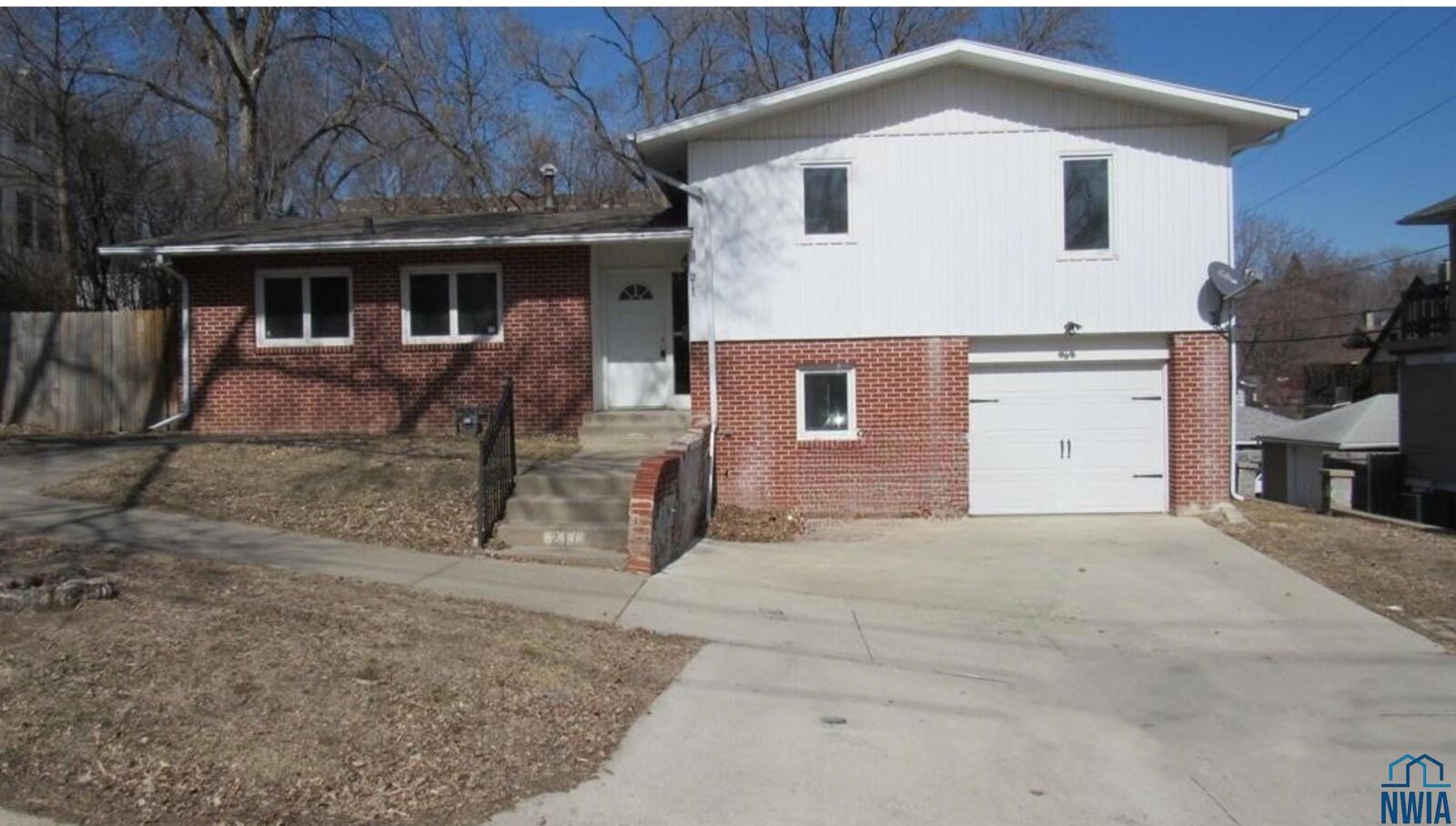 Property Photo:  211 21st St  IA 51104 