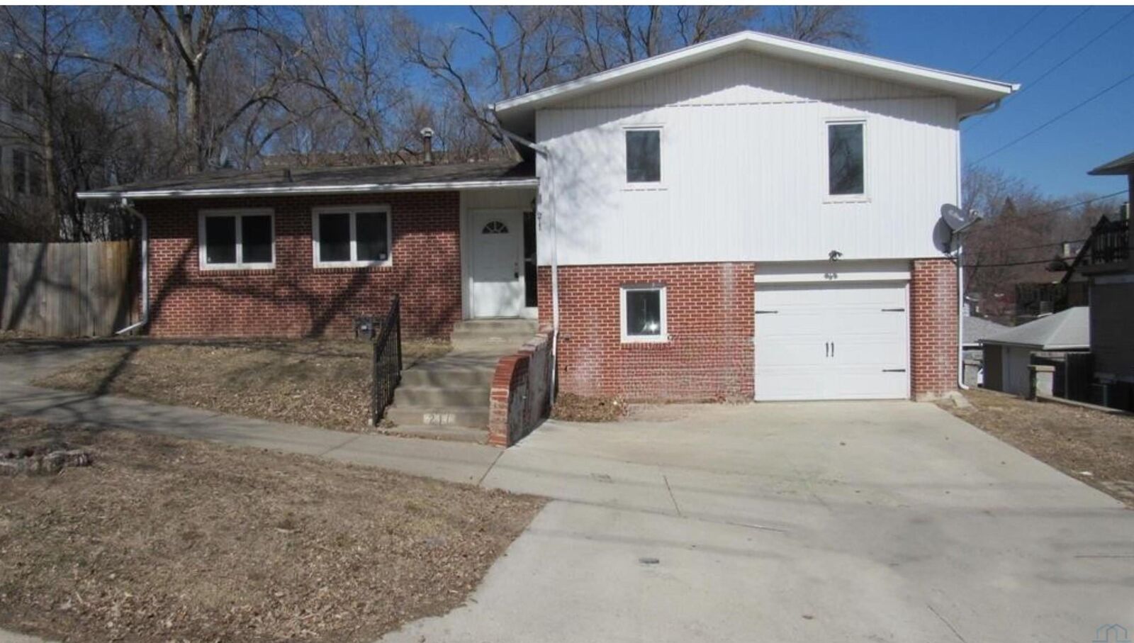 Property Photo:  211 21st St  IA 51104 