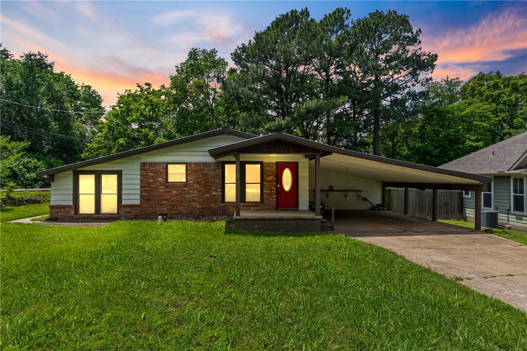 Property Photo: 1815 N Woolsey Avenue AR 72703