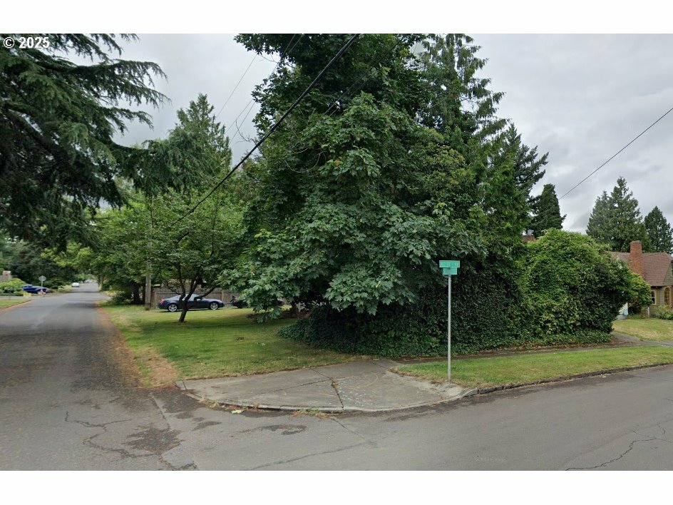 7733 NE Mason St  Portland OR 97218 photo