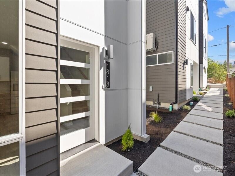 Property Photo:  1818  24th Avenue S  WA 98144 