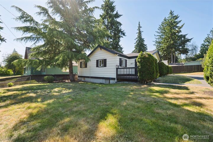 Property Photo:  817 SW 158th Street  WA 98166 