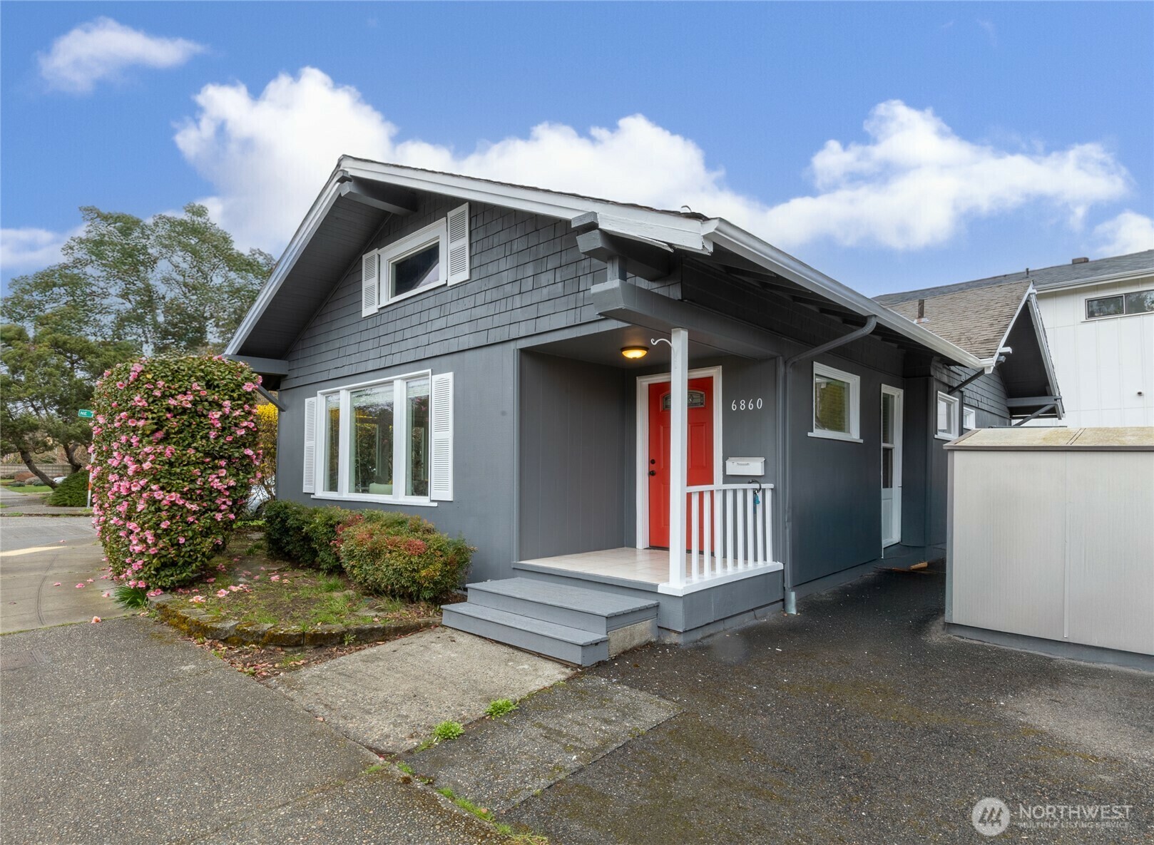 Property Photo: 6860 25th Avenue NE WA 98115