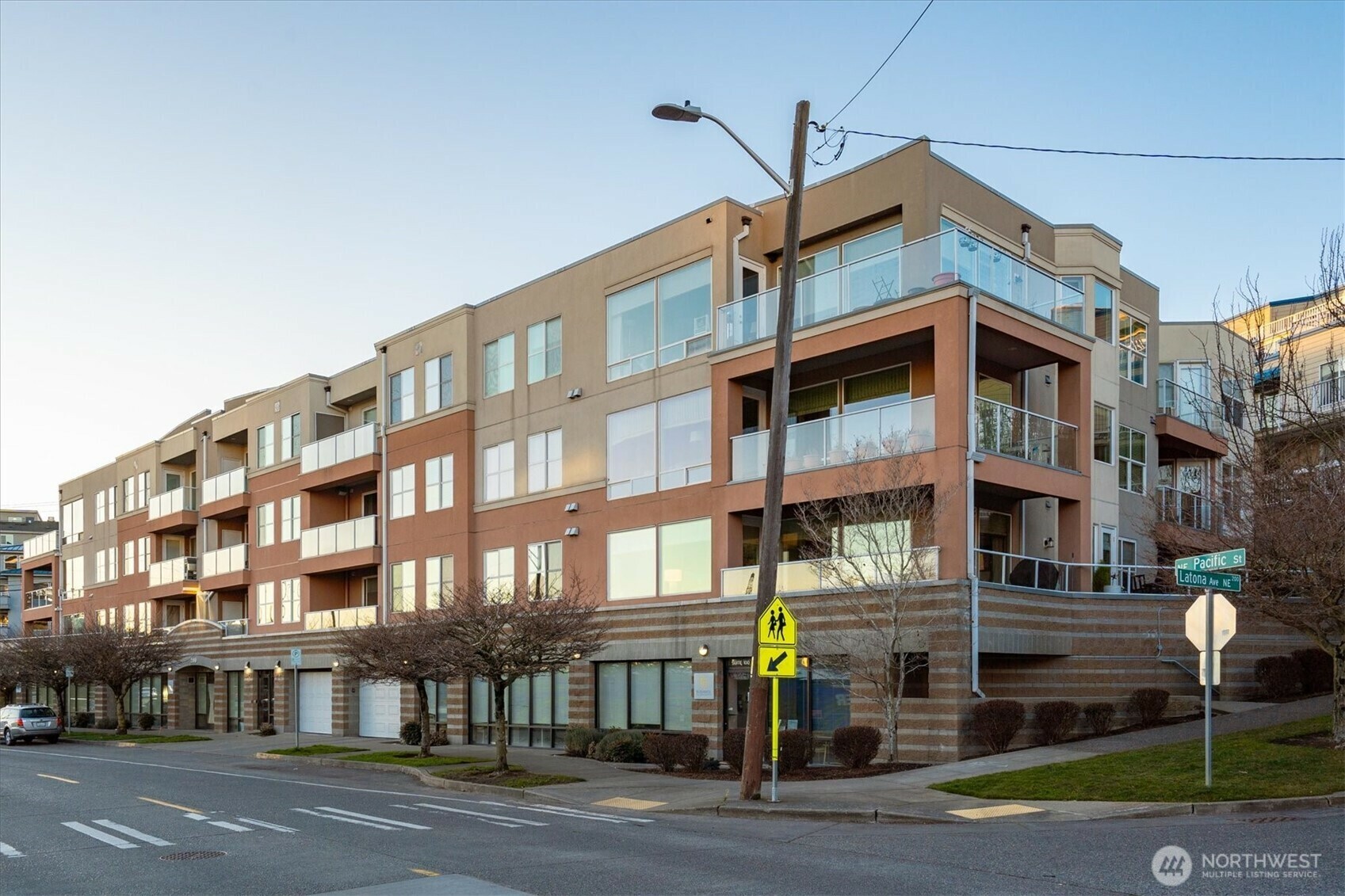 Property Photo: 3900 2nd Avenue NE 401 WA 98105