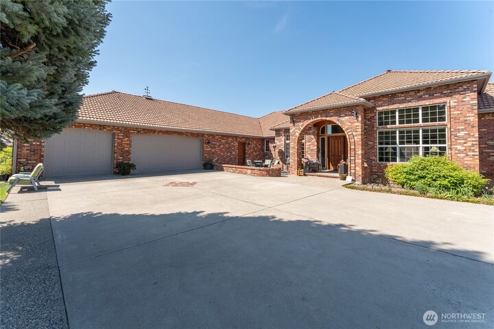 Property Photo: 2008 Broadview North WA 98801