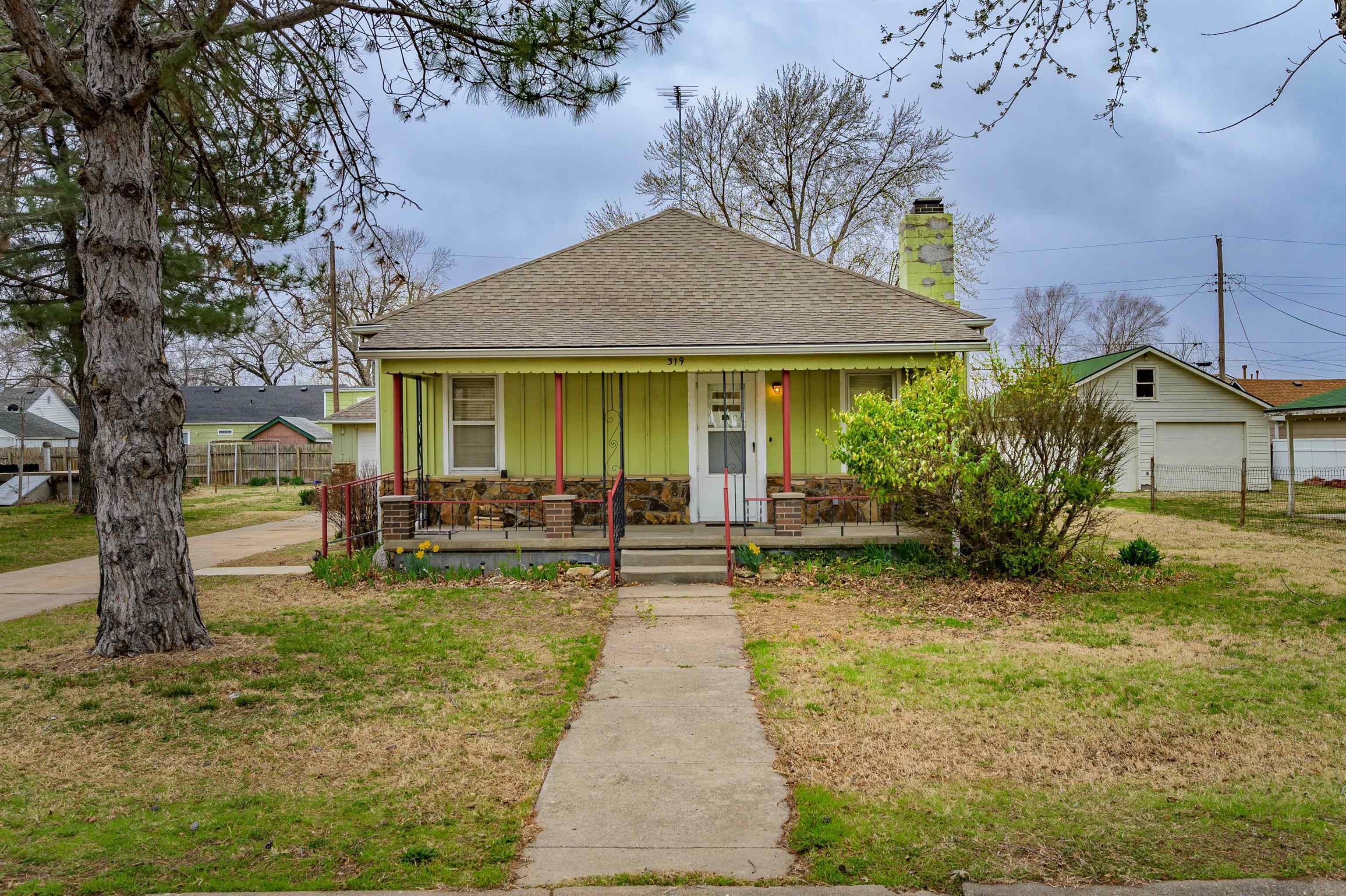 Property Photo: 319 N Orchard KS 67042