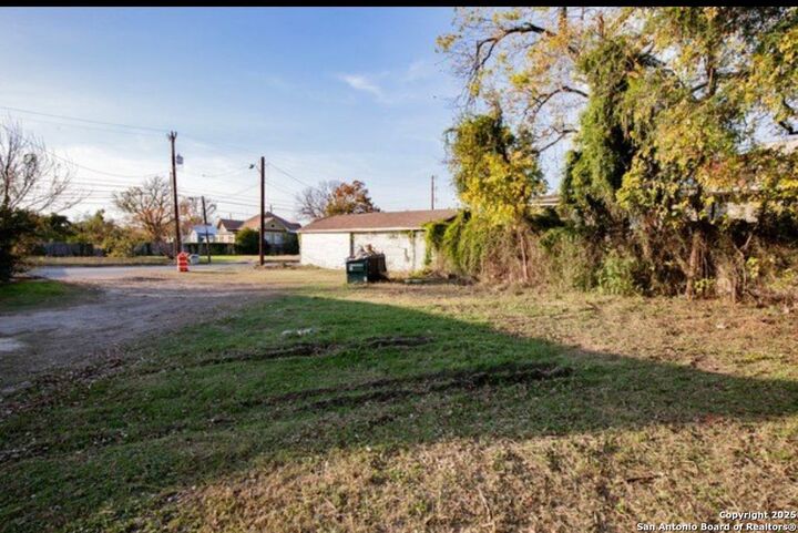 Property Photo:  522 N Hackberry St  TX 78202 