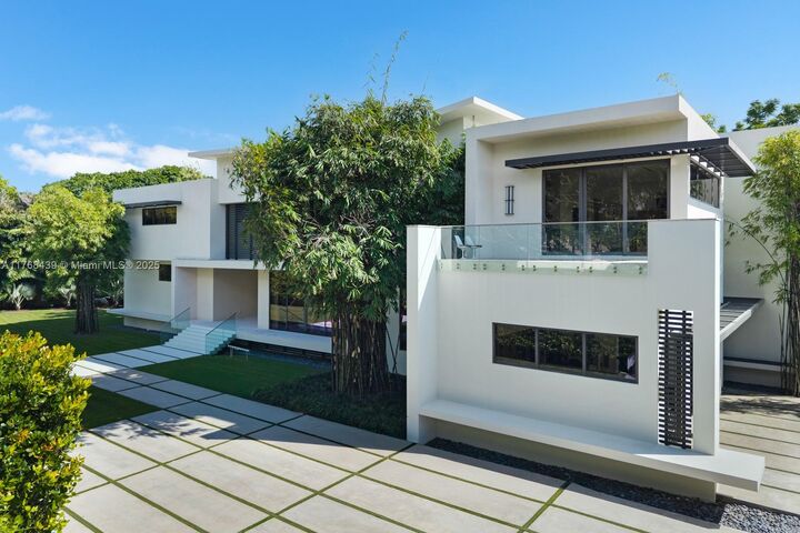Property Photo: 4780 SW 86th Ter FL 33143
