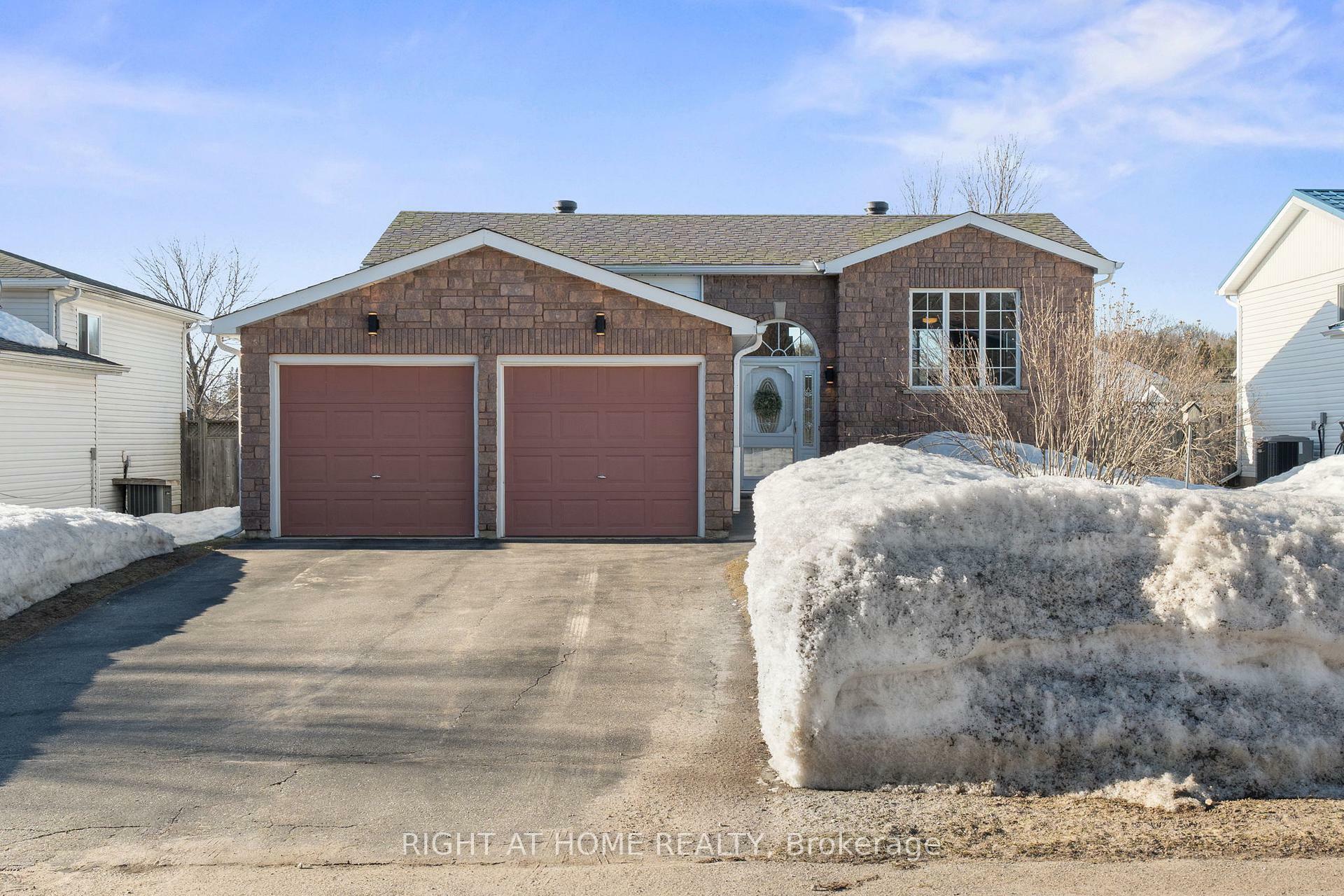 7 Mercer Crescent  Penetanguishene ON L9M 1W3 photo