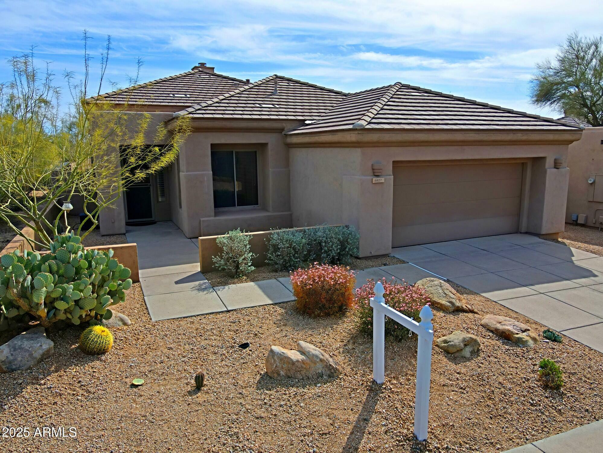 Property Photo: 6827 E Eagle Feather Road AZ 85266