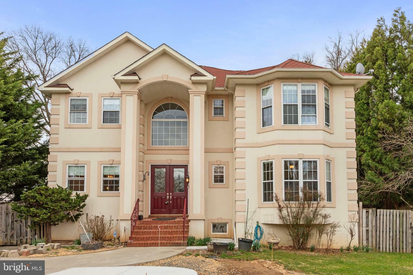 Property Photo: 7103 Idylwood Road VA 22043
