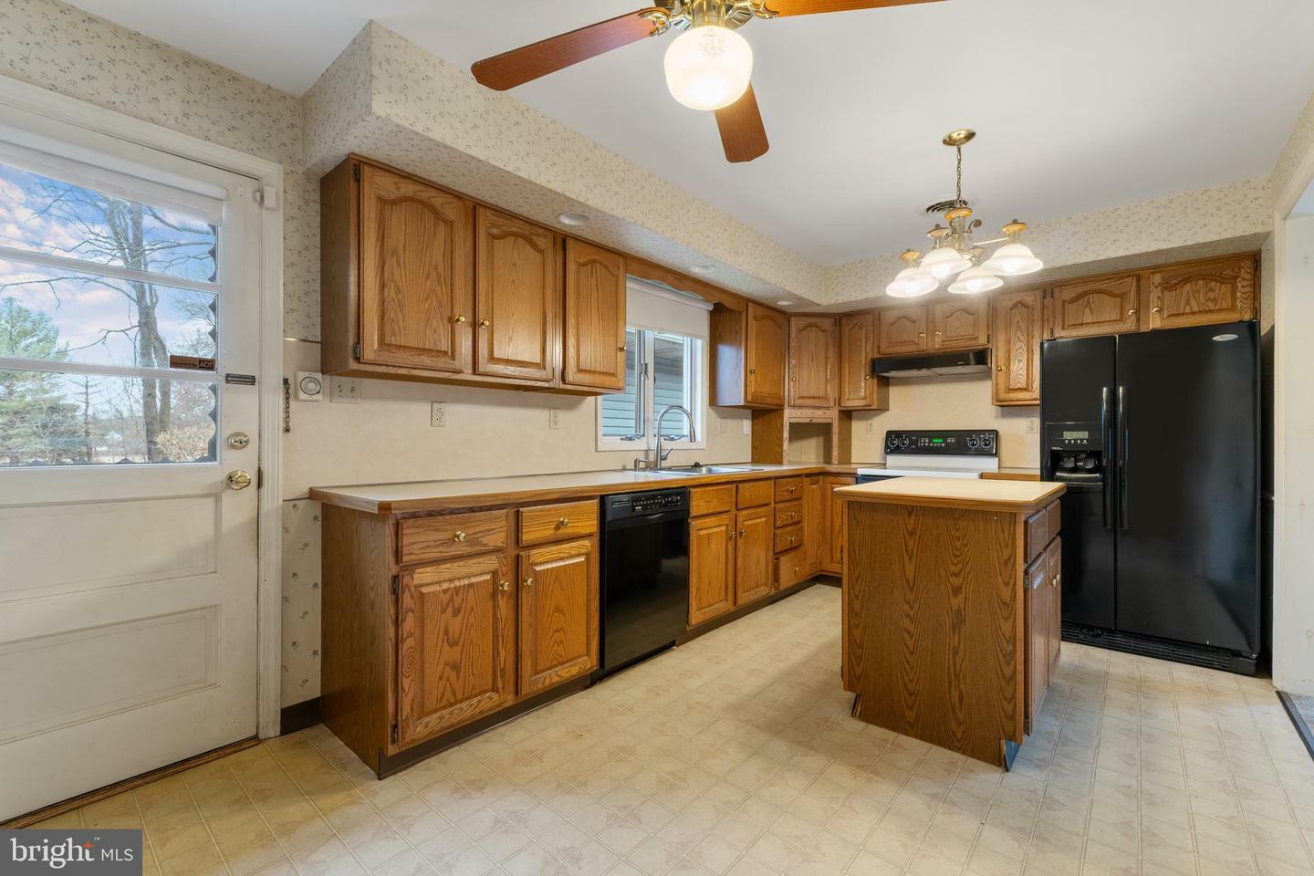 Property Photo: 527 Norristown Road PA 19044