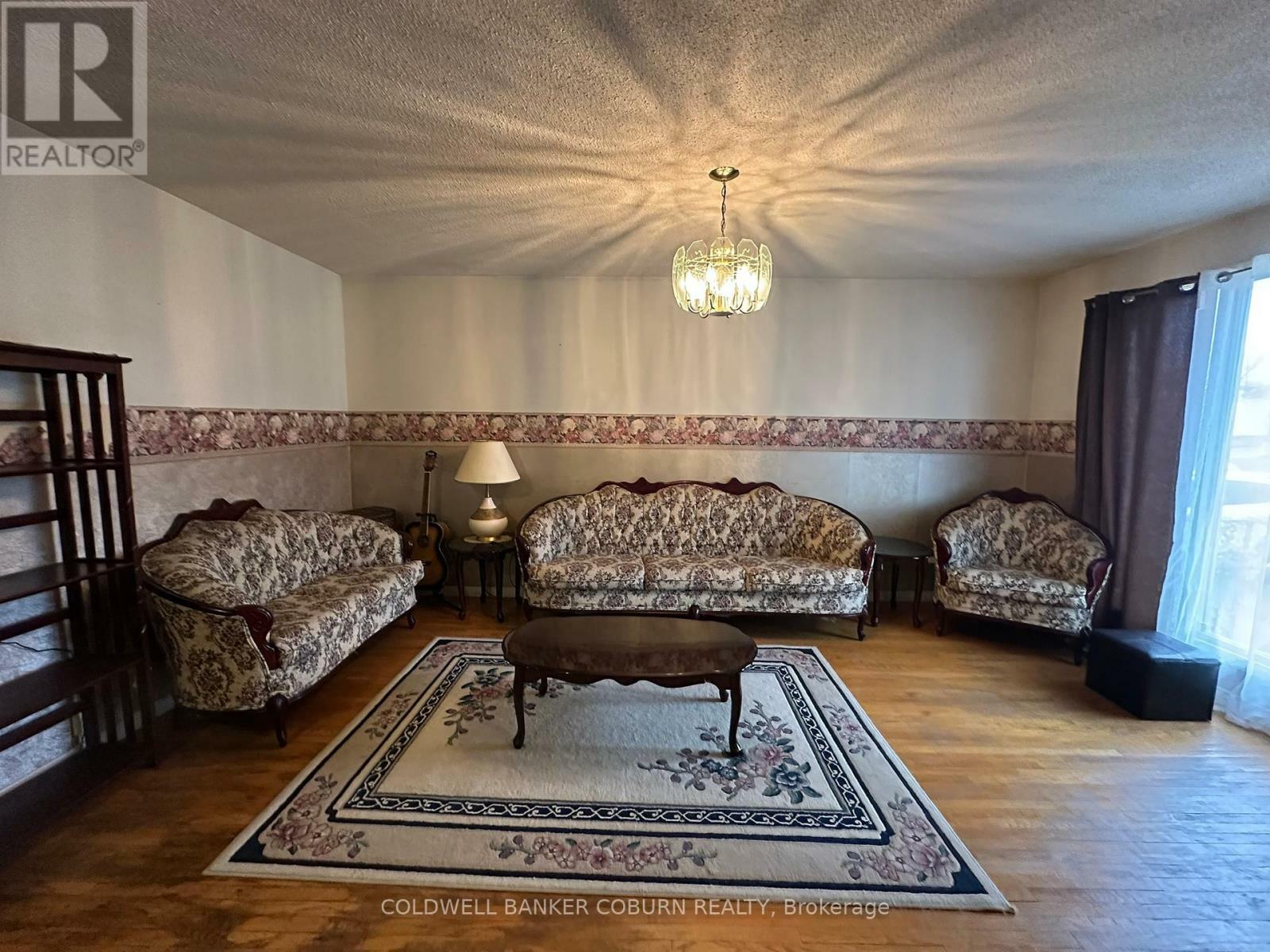 Property Photo: 2211 St Laurent Boulevard ON K1G 1B1