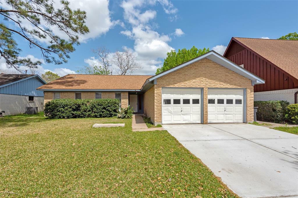 Property Photo: 807 Seacliff Drive TX 77062
