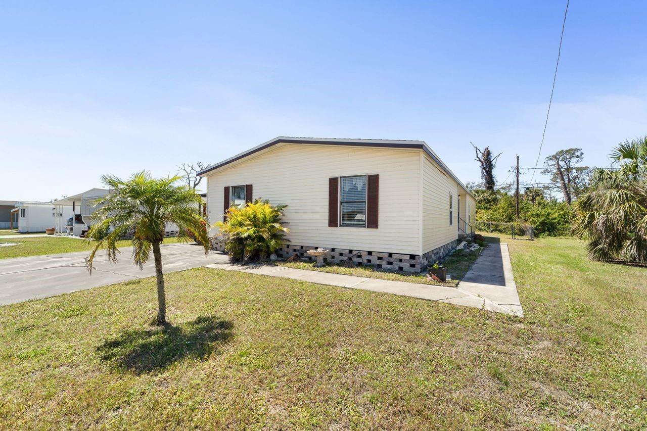 Property Photo: 1352 Ibis Drive FL 34224