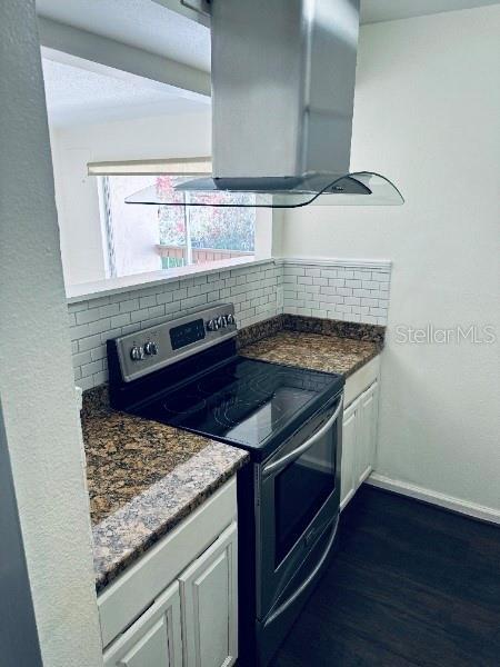 Property Photo: 7502 Needle Leaf Place 70 FL 33617