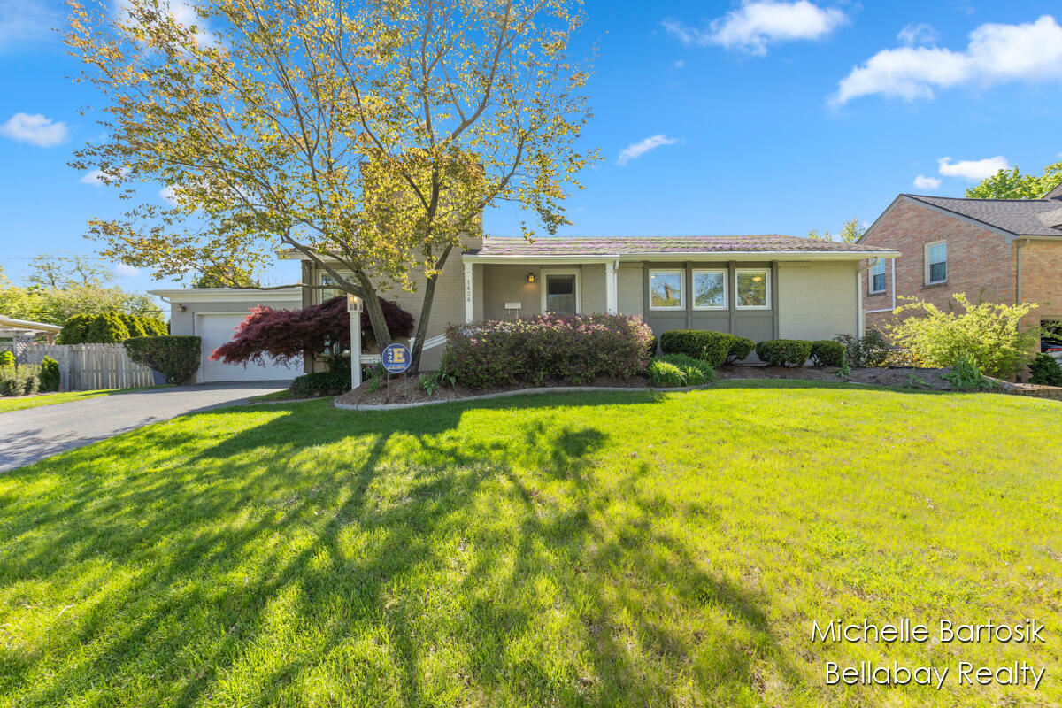Property Photo: 1424 Ridgewood Avenue SE MI 49506