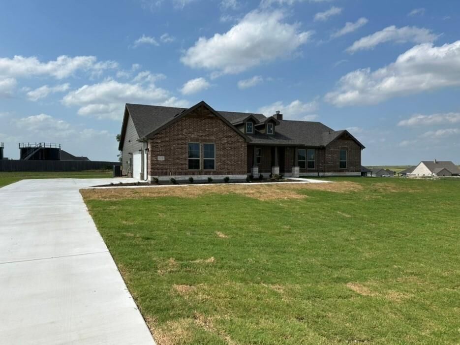 Property Photo: 119 Pampas Court TX 76234