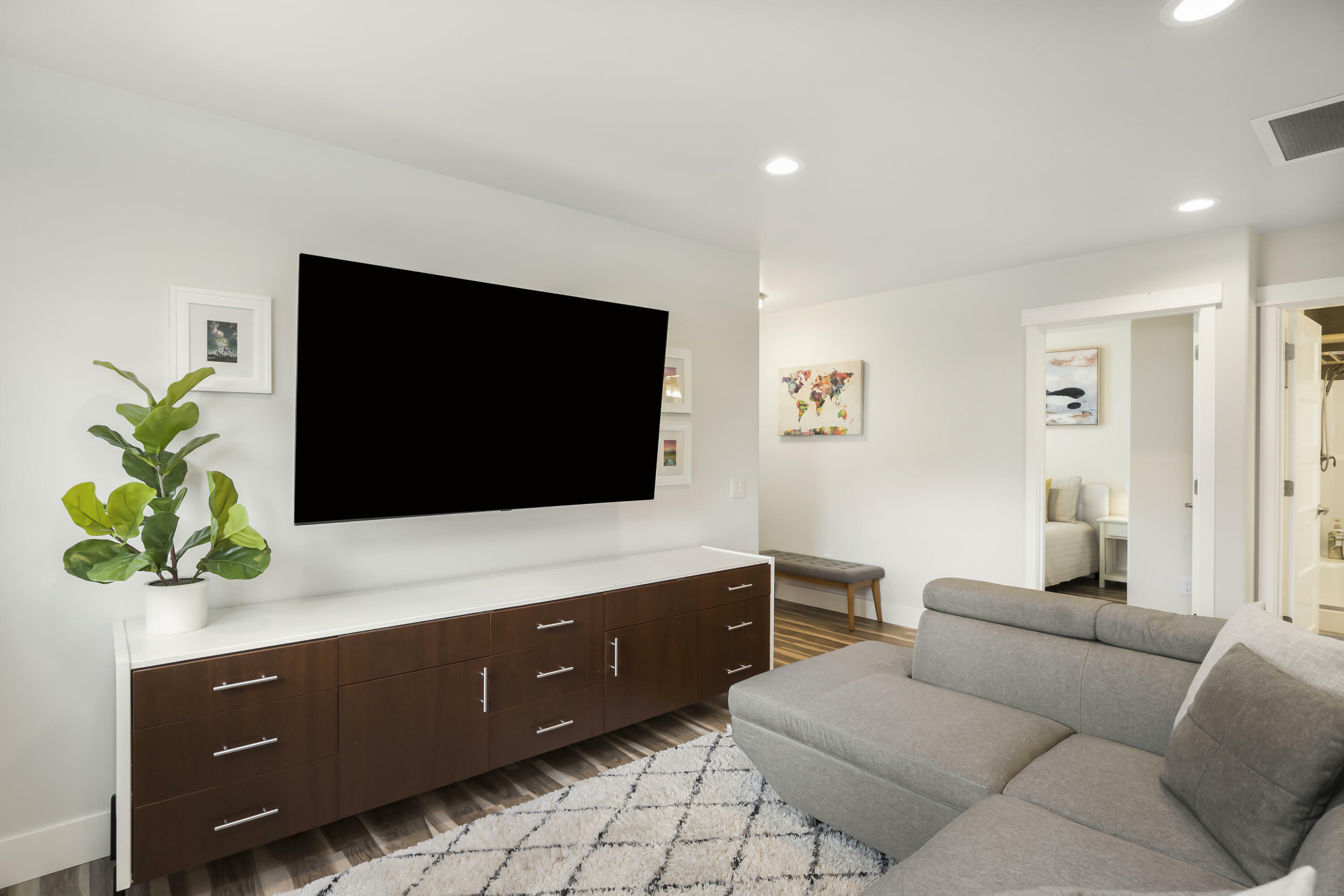 Property Photo: 1738 NE 4th Street 3 OR 97701
