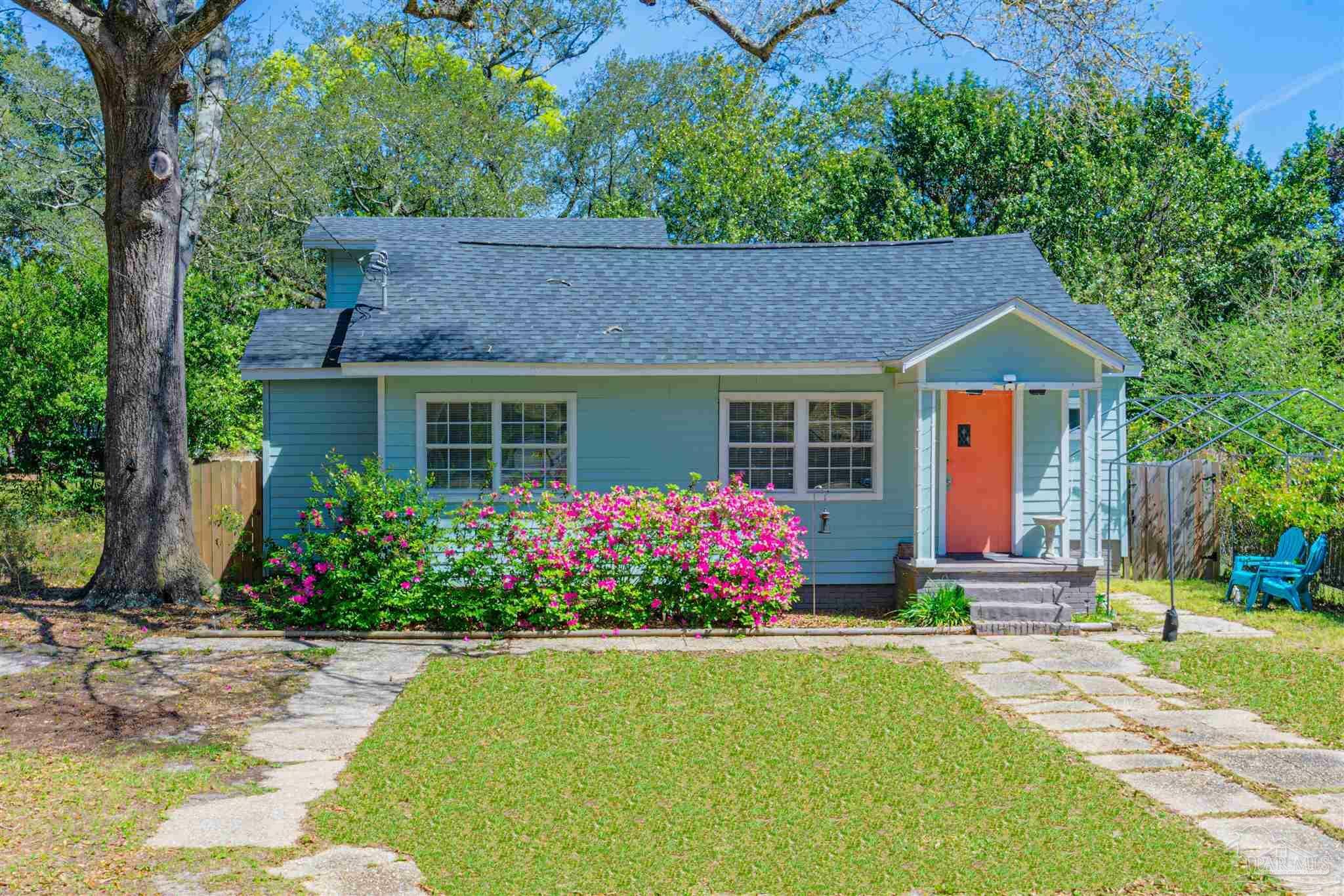 Property Photo: 10 N Jamaica St FL 32507