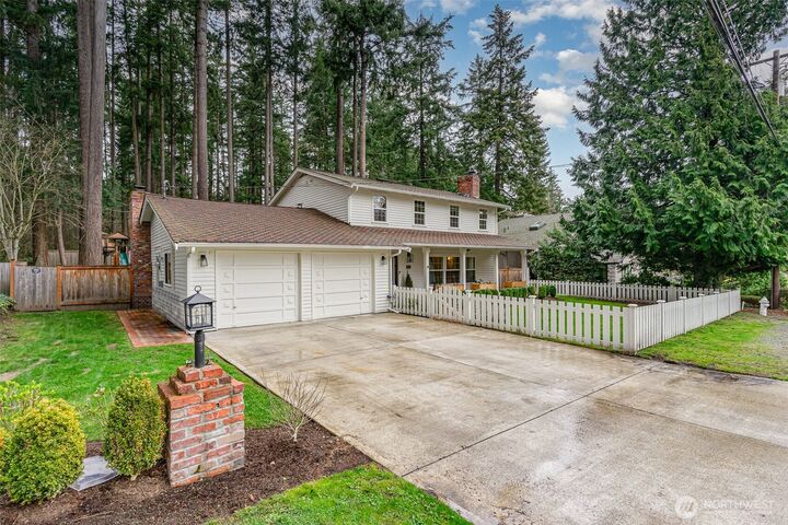 Property Photo:  8860 SE 72nd Place  WA 98040 