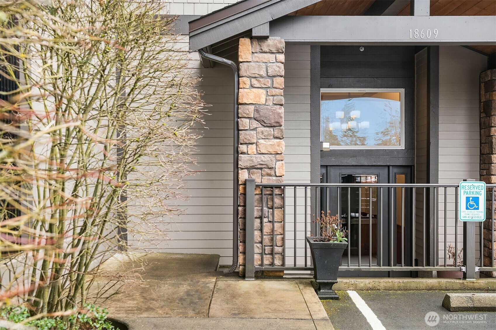 Property Photo: 18609 SE Newport Way 104 WA 98027