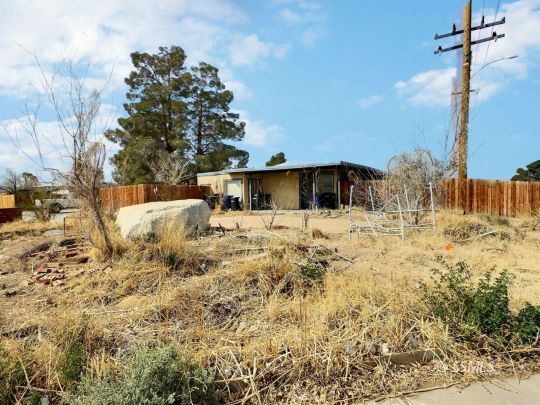 301 S Richmond Rd  Ridgecrest CA 93555 photo