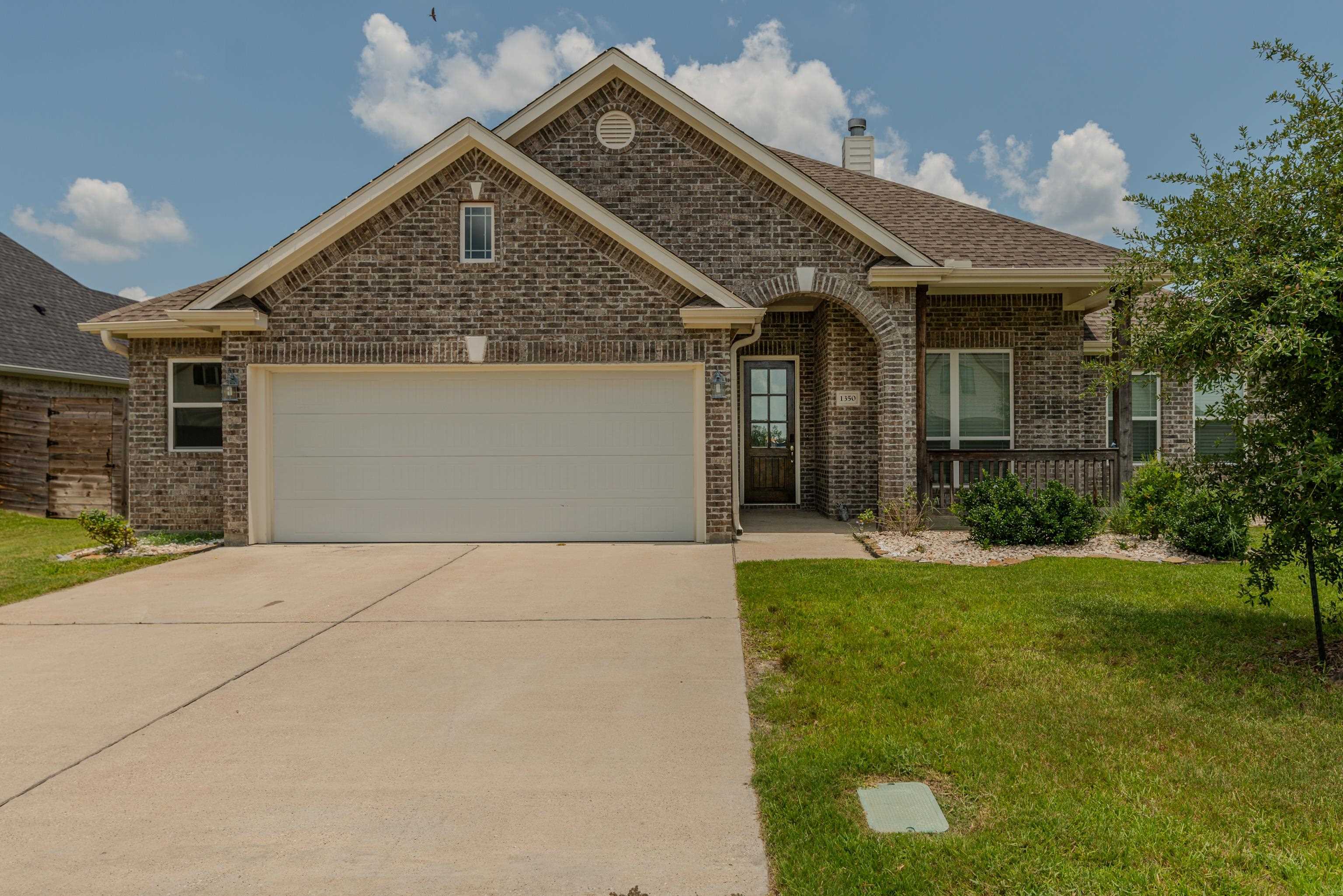 Property Photo: 1350 Miss Kyndall TX 77657