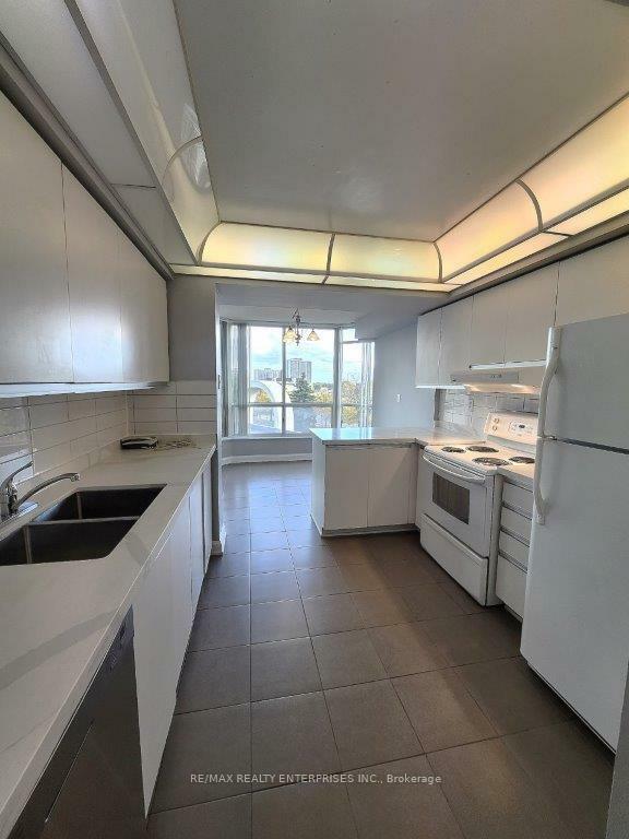 Property Photo: 24 Hanover Road 309 ON L6S 5K8