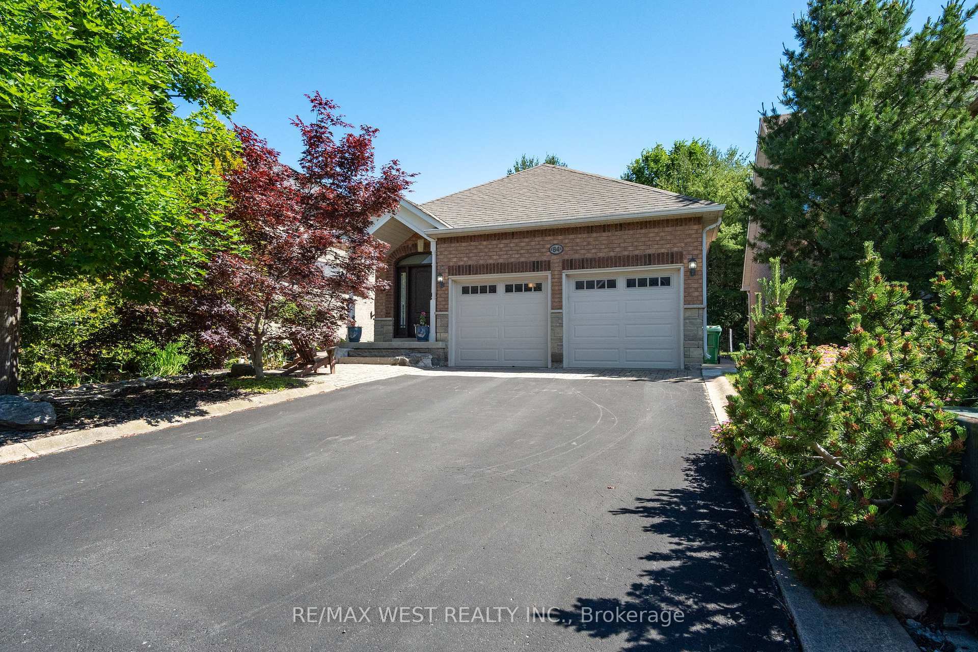 Property Photo: 84 Castelli Court ON L7E 2T8