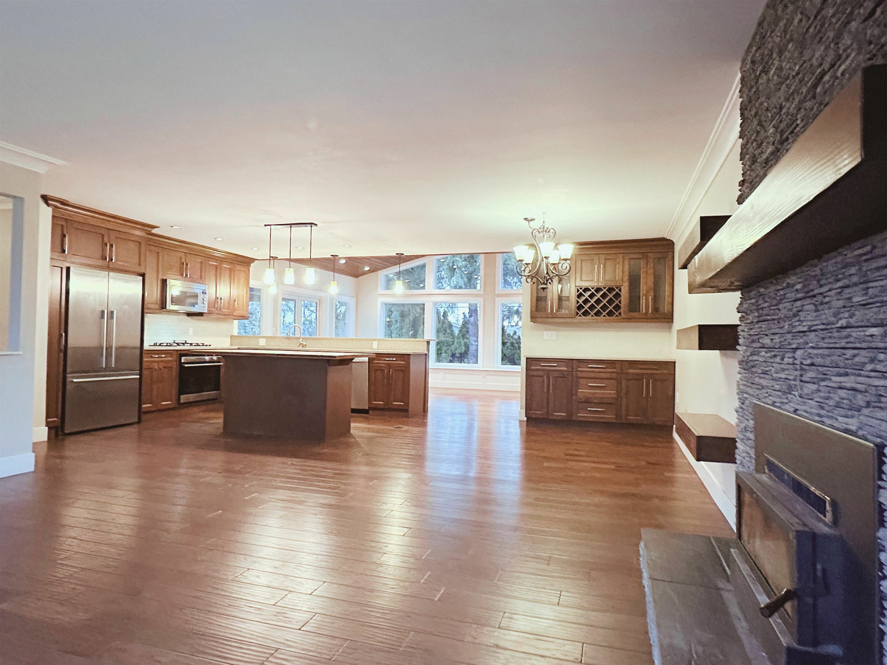 Photo de la propriété:  15349 87A Avenue  BC V3S 5E8 